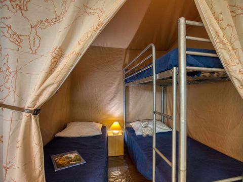 Tente en toile et en bois 5 personnes - LODGE CANADA sans sanitaires 20 m²
