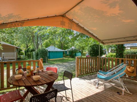 Tente en toile et en bois 5 personnes - LODGE CANADA sans sanitaires 20 m²