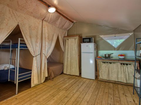 Tente en toile et en bois 5 personnes - LODGE CANADA sans sanitaires 20 m²