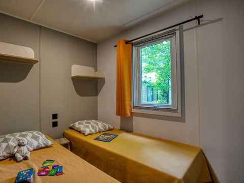 MOBILHOME 10 personnes - Tribu 2x26m² - 4 chambres - terrasse semi-couverte 22m² - TV - lave vaisselle