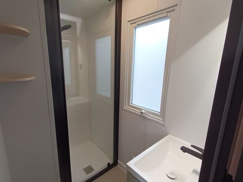 MOBILHOME 10 personnes - Tribu 2x26m² - 4 chambres - terrasse semi-couverte 22m² - TV - lave vaisselle