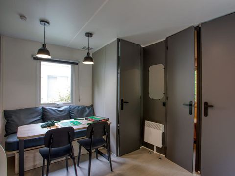 MOBILHOME 10 personnes - Tribu 2x26m² - 4 chambres - terrasse semi-couverte 22m² - TV - lave vaisselle