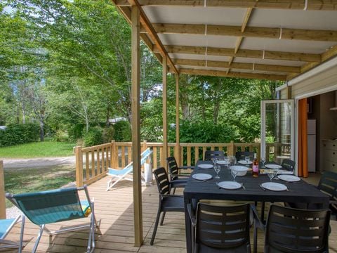 MOBILHOME 10 personnes - Tribu 2x26m² - 4 chambres - terrasse semi-couverte 22m² - TV - lave vaisselle