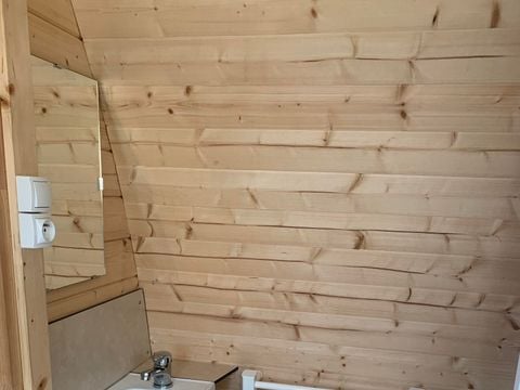 HÉBERGEMENT INSOLITE 2 personnes - Pod 2 pers. - 1 lit double - avec WC et SDB