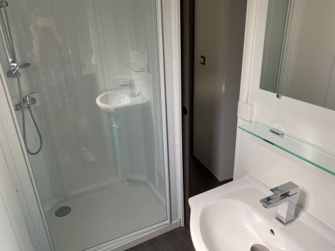MOBILHOME 2 personnes - Confort 20 m² (1 chambre) terrasse couverte + TV