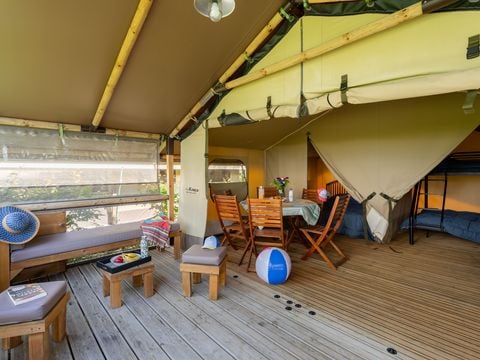 TENTE TOILE ET BOIS 4 personnes - Jungle Lodge 2 chambres terrasse couverte 34 m²