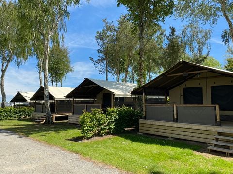 Tente en toile et en bois 4 personnes - Jungle Lodge 2 chambres terrasse couverte 34 m²