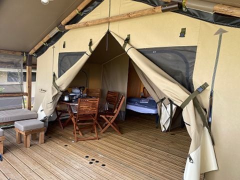 Tente en toile et en bois 4 personnes - Jungle Lodge 2 chambres terrasse couverte 34 m²