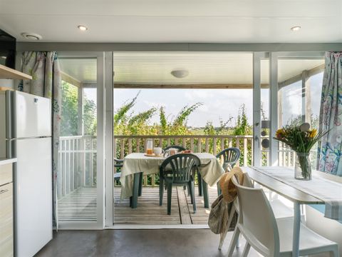 MOBILHOME 4 personnes - Standard 25m² (2 chambres) terrasse couverte + TV
