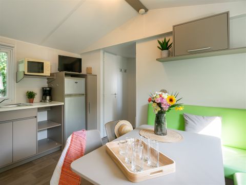 Mobilhome 6 personnes - Mobilhome Standard 35m² (3 chambres) avec terrasse couverte + TV