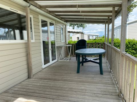 MOBILHOME 6 personnes - Standard 35m² (3 chambres) avec terrasse couverte + TV