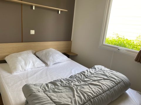 MOBILHOME 6 personnes - Standard 35m² (3 chambres) avec terrasse couverte + TV