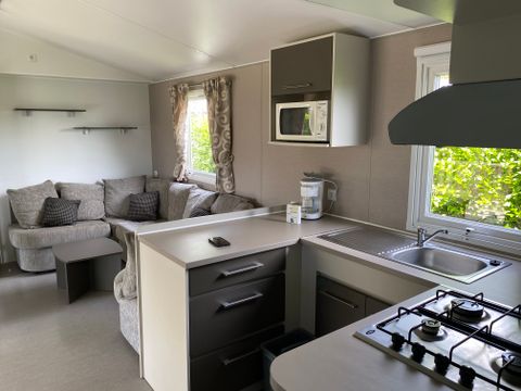 Mobilhome 6 personnes - Mobilhome Premium 40 m² (3 chambres, 2 salles de bain) avec terrasse couverte + TV