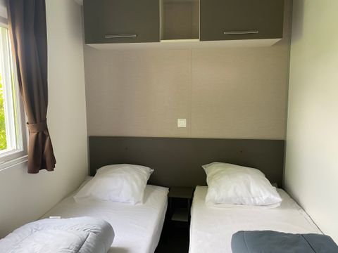 Mobilhome 6 personnes - Mobilhome Premium 40 m² (3 chambres, 2 salles de bain) avec terrasse couverte + TV