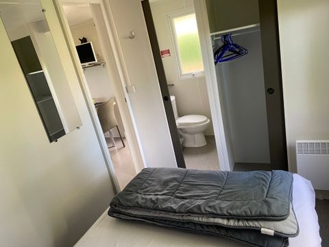 Mobilhome 6 personnes - Mobilhome Premium 40 m² (3 chambres, 2 salles de bain) avec terrasse couverte + TV