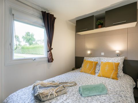 Mobilhome 6 personnes - Mobilhome Premium 40 m² (3 chambres, 2 salles de bain) avec terrasse couverte + TV