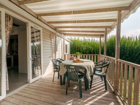 Mobilhome 6 personnes - Mobilhome Premium 40 m² (3 chambres, 2 salles de bain) avec terrasse couverte + TV