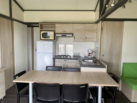CHALET 6 personnes - Chalet Confort 39 m² (3 chambres) avec terrasse couverte + TV