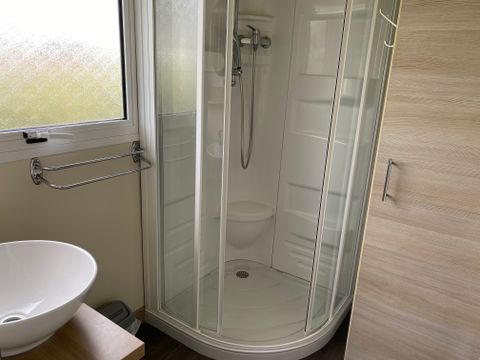 CHALET 6 personnes - Chalet Confort 39 m² (3 chambres) avec terrasse couverte + TV