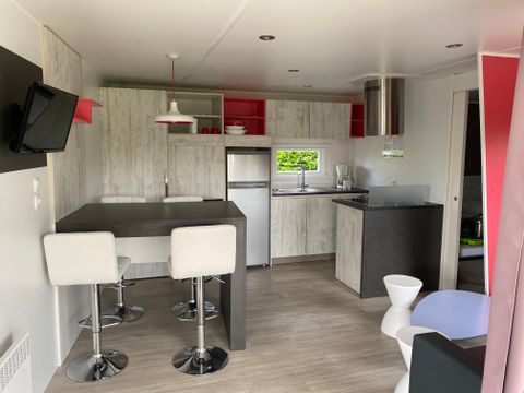 MOBILHOME 4 personnes - Premium 40 m² (2 chambres, 2 salles de bain) avec terrasse couverte + TV + LV