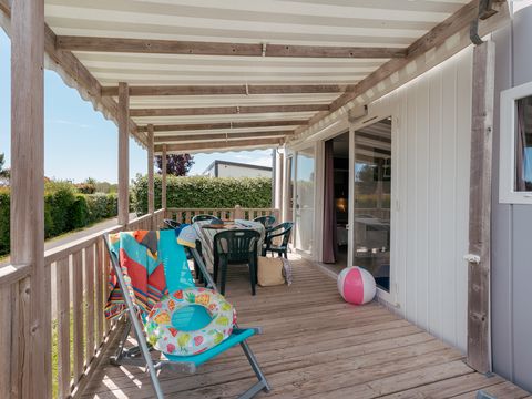 MOBILHOME 4 personnes - Premium 40 m² (2 chambres, 2 salles de bain) avec terrasse couverte + TV + LV