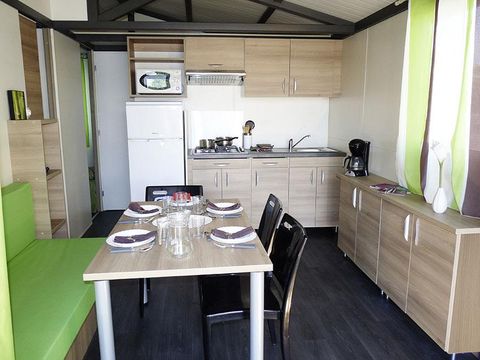 CHALET 4 personnes - Chalet Confort 25 à 29 m² (2 chambres) avec terrasse couverte + TV