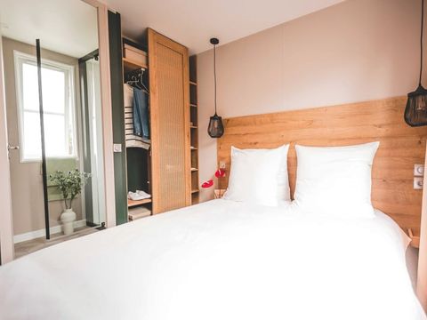 MOBILHOME 6 personnes - SPA Premium 40 m² (3 chambres, 2 salles de bain) avec terrasse couverte + TV + LV