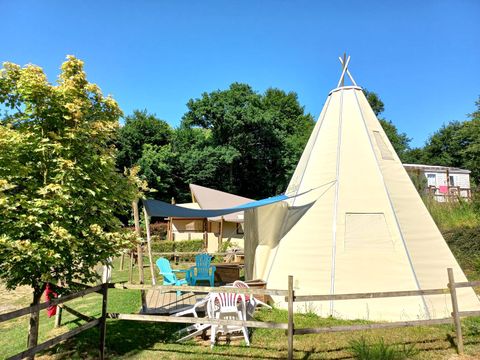 HÉBERGEMENT INSOLITE 4 personnes - TIPI 4