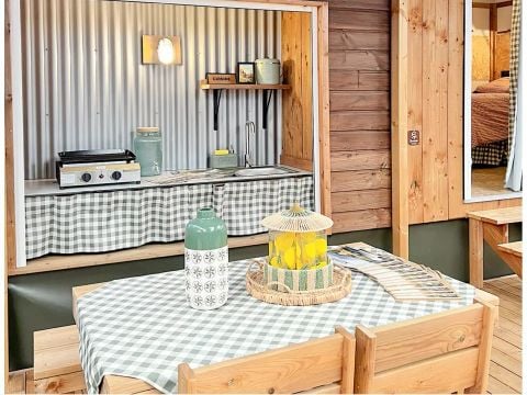 CARAVANE 4 personnes - Karlotte Aventures 3 Pièces 4 Personnes