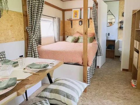 CARAVANE 4 personnes - Karlotte Aventures 3 Pièces 4 Personnes