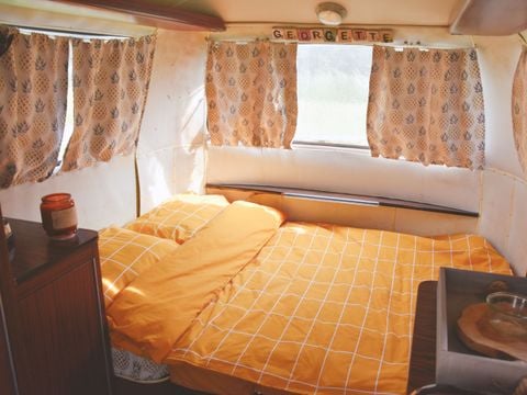 CARAVANE 2 personnes - Petite caravane vintage au milieu du Domaine