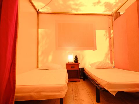 BUNGALOW TOILÉ 4 personnes - des bois