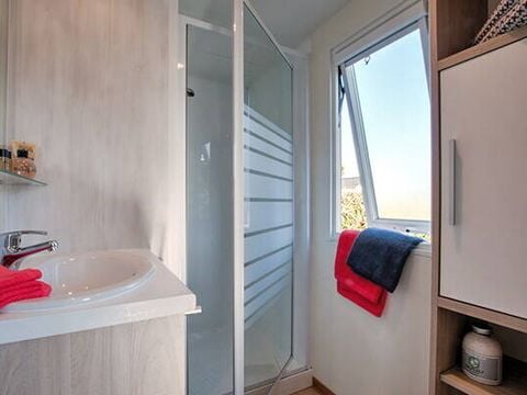 MOBILHOME 4 personnes - Comfort | 2 Ch. | 4 Pers. | Terrasse surélevée non couverte | TV