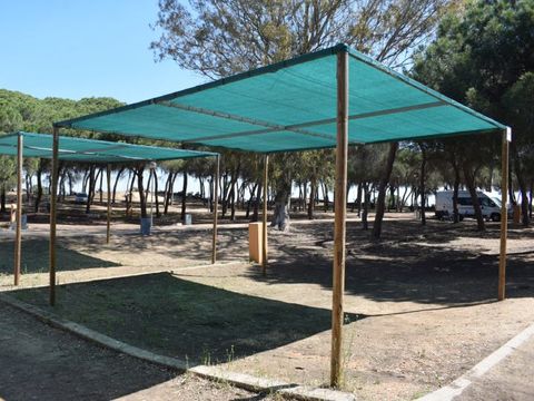 Emplacement - Parcela Estandar para caravanas con sombra artificial