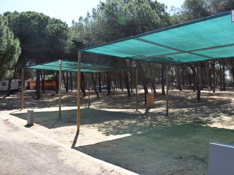 Emplacement - Parcela Estandar para caravanas con sombra artificial