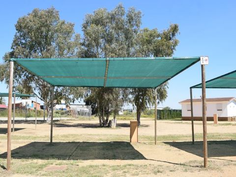 Emplacement - Parcela plus para autocaravanas con sombra artificial