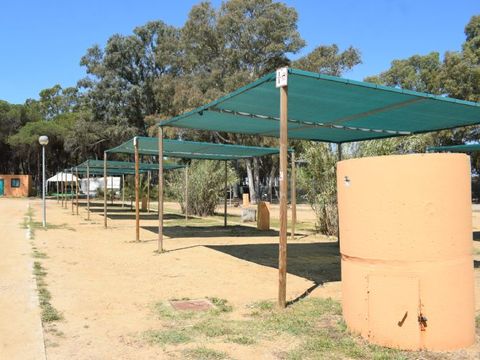 Emplacement - Parcela plus para autocaravanas con sombra artificial