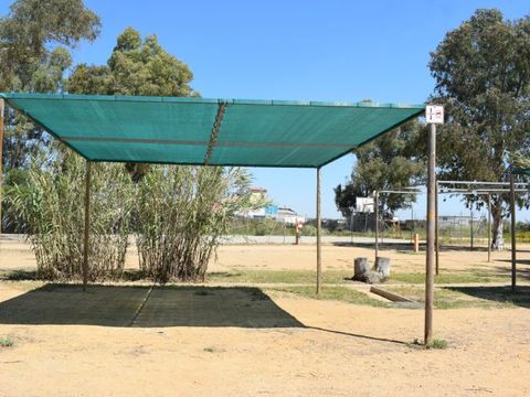 Emplacement - Parcela plus para autocaravanas con sombra artificial