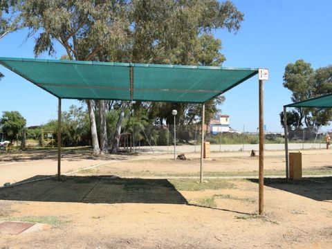 Emplacement - Parcela plus para autocaravanas con sombra artificial