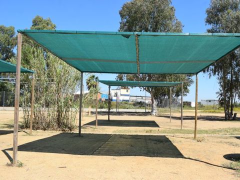Emplacement - Parcela plus para autocaravanas con sombra artificial