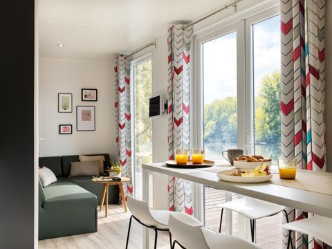MOBILHOME 6 personnes - Premium 32m² 3 chambres + Terrasse + TV + lave vaisselle