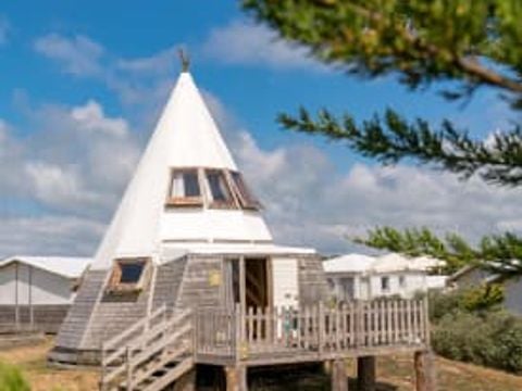 HÉBERGEMENT INSOLITE 5 personnes - Lodge Magic Tipi 5p 1ch