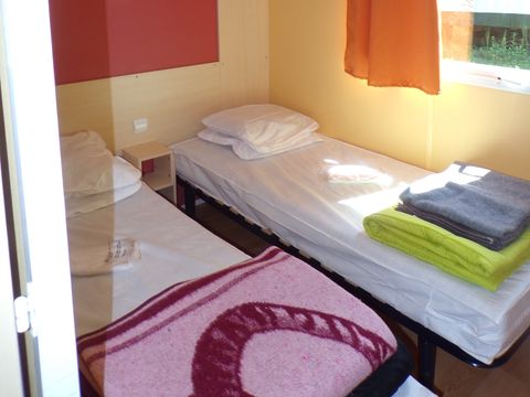 MOBILHOME 6 personnes - Résidence Mobile confort Noyers avec terrasse bois semi-couverte 18 m² + TV-TNT