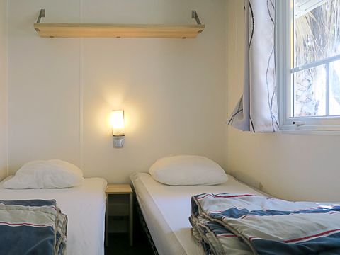 MOBILHOME 6 personnes - Résidence mobile confort Chênes 3 chambres avec terrasse semi-couverte 18m² + TV + CLIM