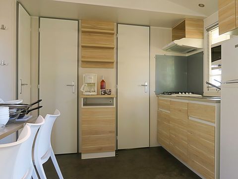 MOBILHOME 6 personnes - Résidence mobile confort Chênes 3 chambres avec terrasse semi-couverte 18m² + TV + CLIM