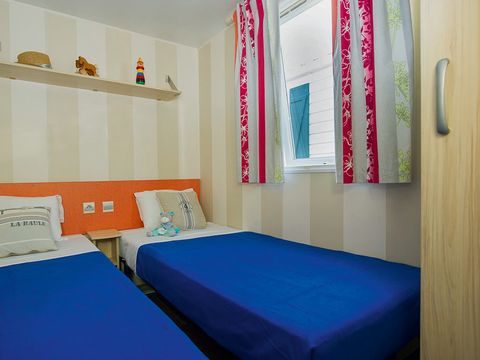 Mobilhome 6 personnes - Classic | 3 Ch. | 6 Pers. | Terrasse surélevée | Clim.