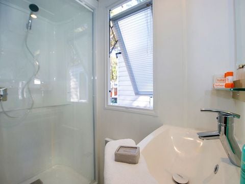 Mobilhome 4 personnes - Premium | 2 Ch. | 4 Pers. | Terrasse surélevée | Clim. | TV
