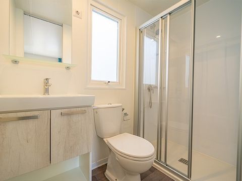 MOBILHOME 4 personnes - Premium | 2 Ch. | 4 Pers. | Terrasse surélevée | Clim. | TV