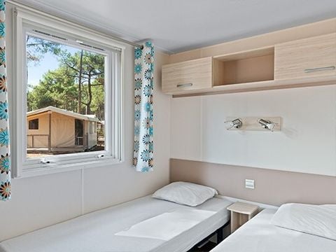 Mobilhome 6 personnes - Classic XL | 3 Ch. | 6 Pers. | Terrasse surélevée | 2 SDB | Clim. | TV