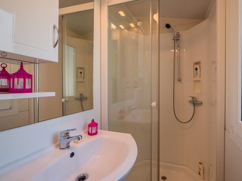 Mobilhome 6 personnes - Mobil-home | Comfort XL | 3 Ch. | 6 Pers. | Terrasse surélevée | Clim. | TV